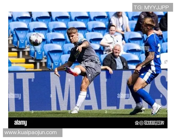 足球明星遭遇突袭事件引发社会关注与安全讨论